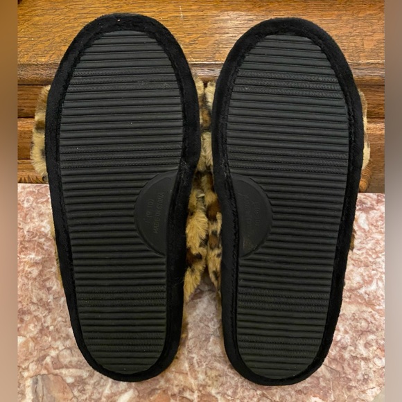 BP. NORDSTROM’S Ladies Slippers; Large - 9/10; Animal print; Worn twice; EUC. - Picture 2 of 6